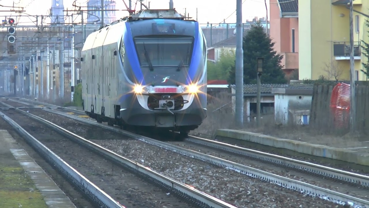 Treni in transito arrivo e partenza  alla stazione di Vignale