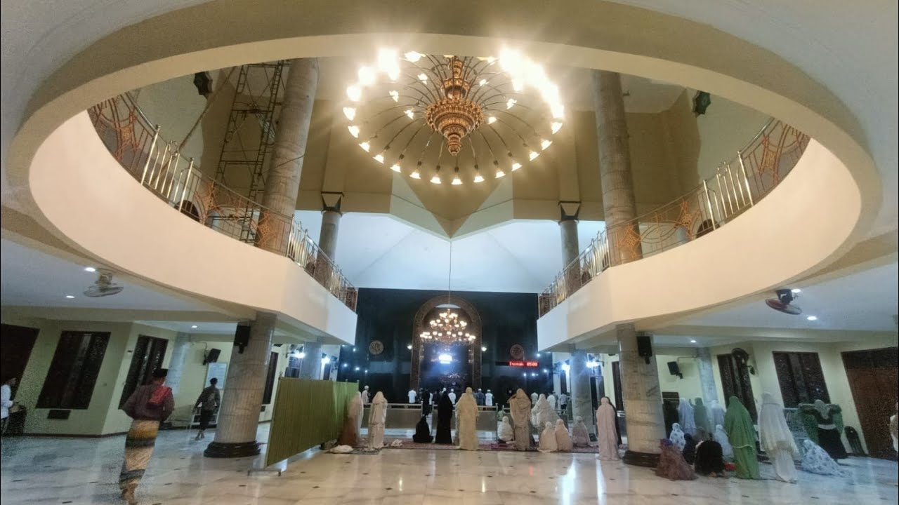 Merasakan Kedamaian di Jantung Kota: Shalat Maghrib di Masjid Agung Kediri