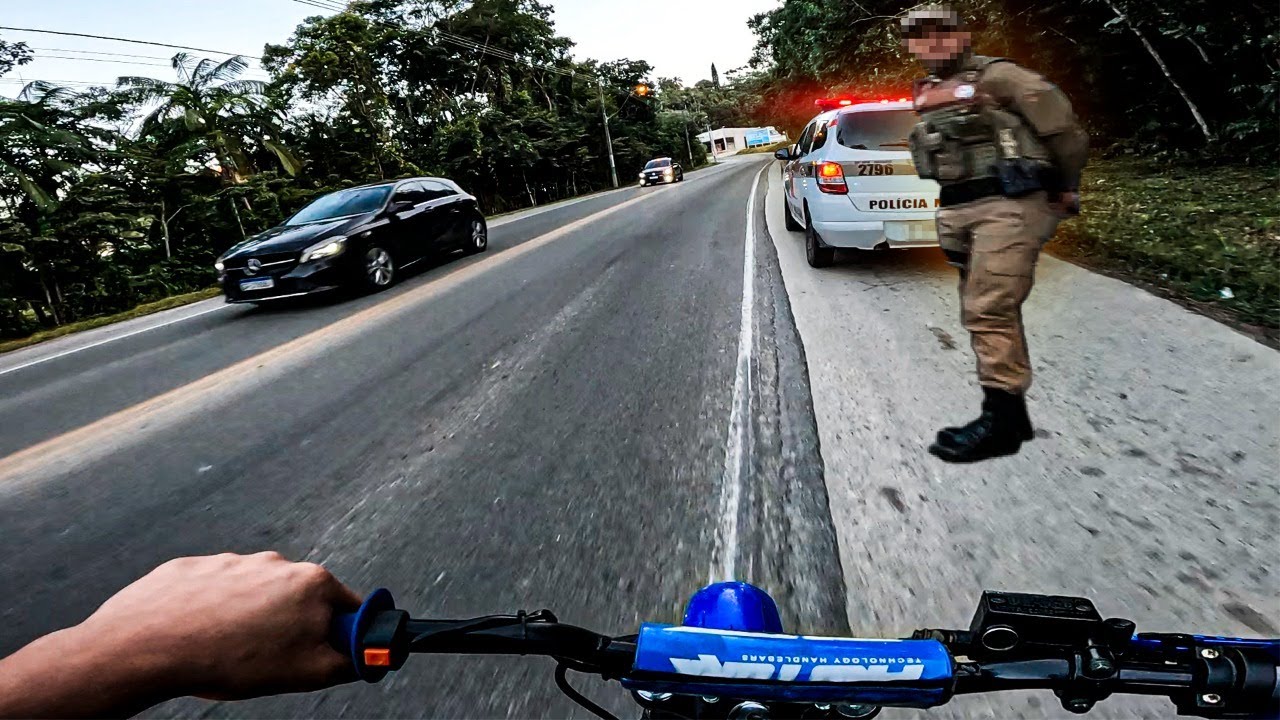 QUASE ATROPELEI OS POLICIAIS NA BLITZ