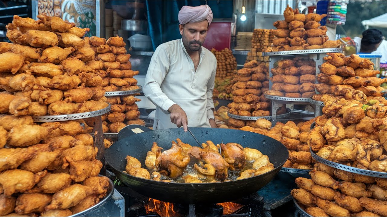 FAMOUS GUJRANWALA SPICES FRIED CHICKEN MAKING | EXTREMELY FRIED CHICKEN RECIPE | PUNJAB STREET FOOD