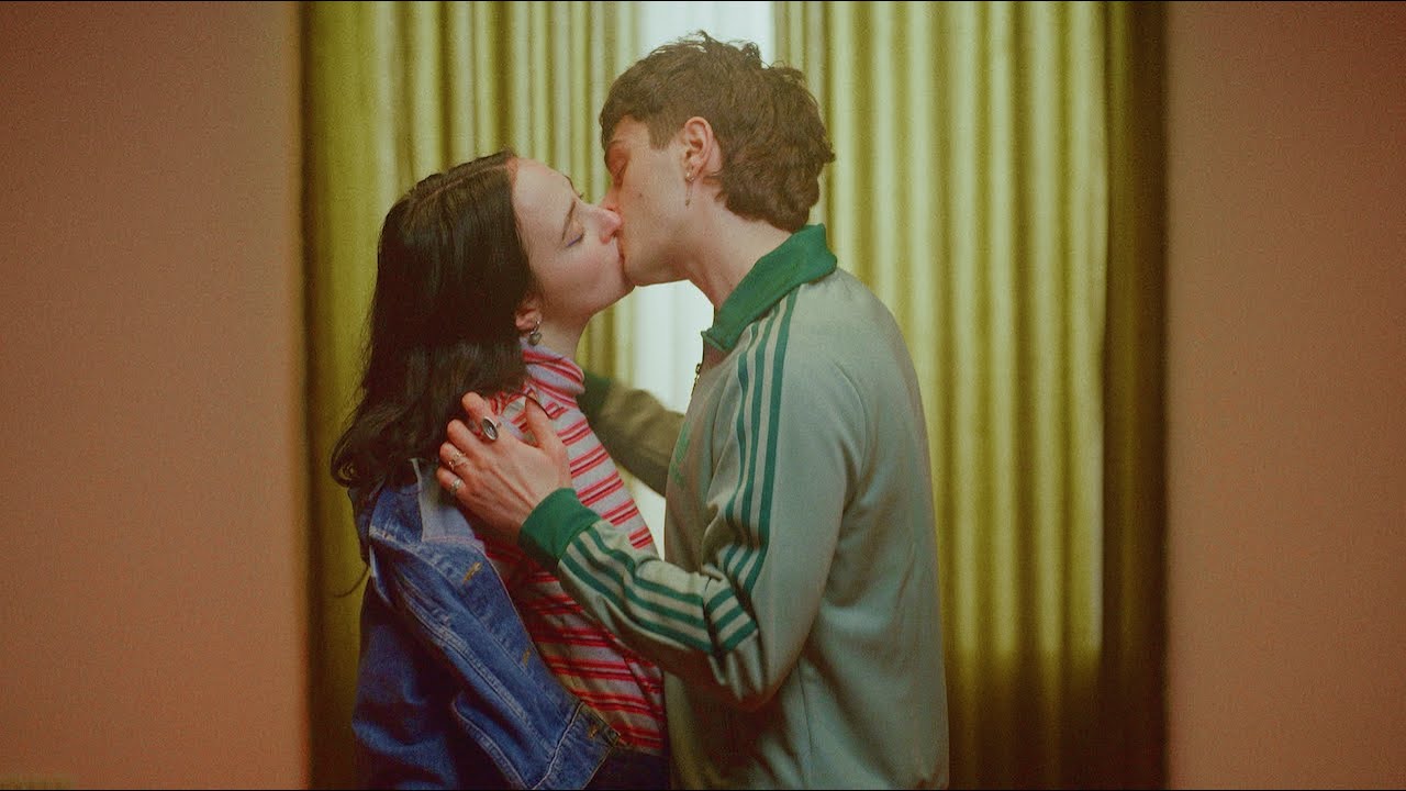 Fickle Friends - Swoon (Official Video)