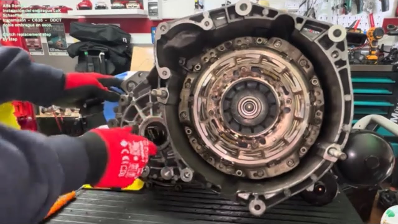 Alfa Romeo 4C Transmisión C635 cambio de embrague paso a paso con RepsetCT de LUK