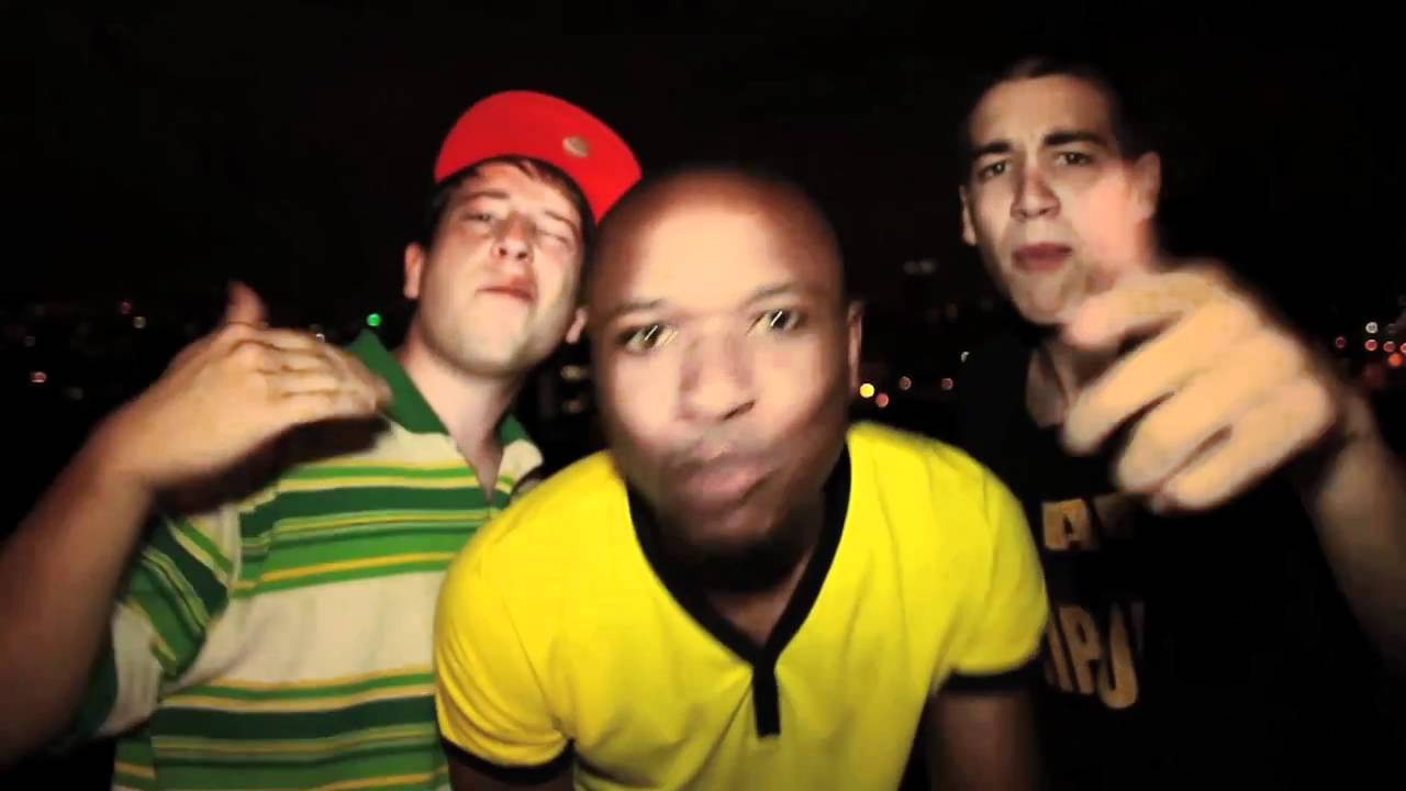 JULI - "PASSE-MOI LE MICRO" (CON NAHUEL DE ILL BAMBINOS Y AL RESIS) [VIDEOCLIP OFICIAL]