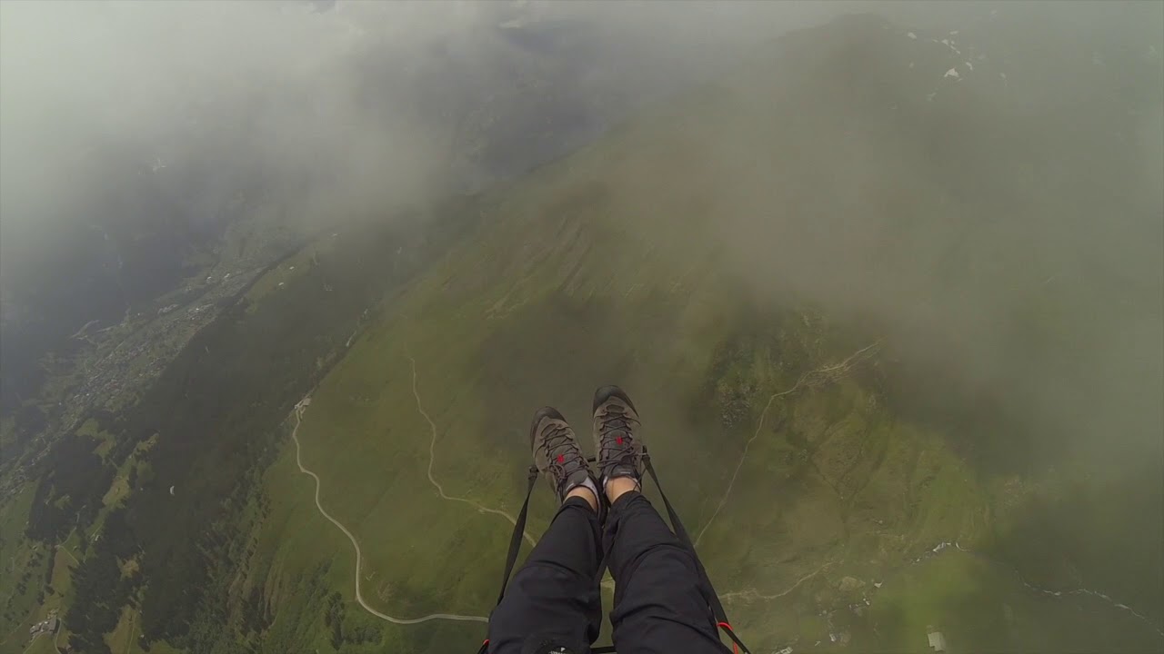 Gleitschirmfliegen über die Alpen