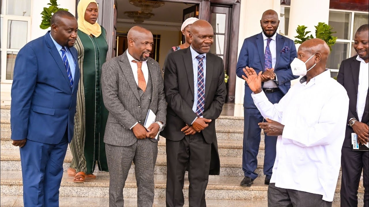 MUSEVENI ATANDISE OKUYITA BANA BYABUFUZI MU STATE HOUSE  VIDEO YINO 