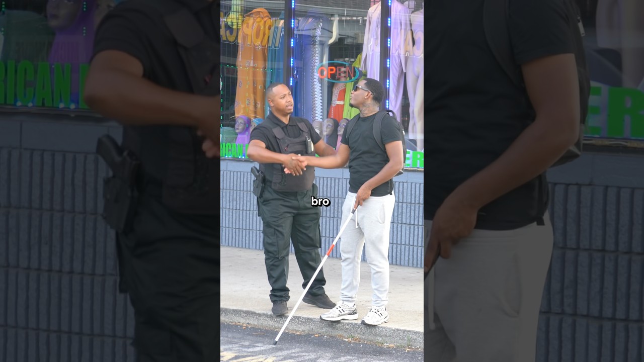 Acting Blind Prank On Strangers In The Hood😂YT:Famousque