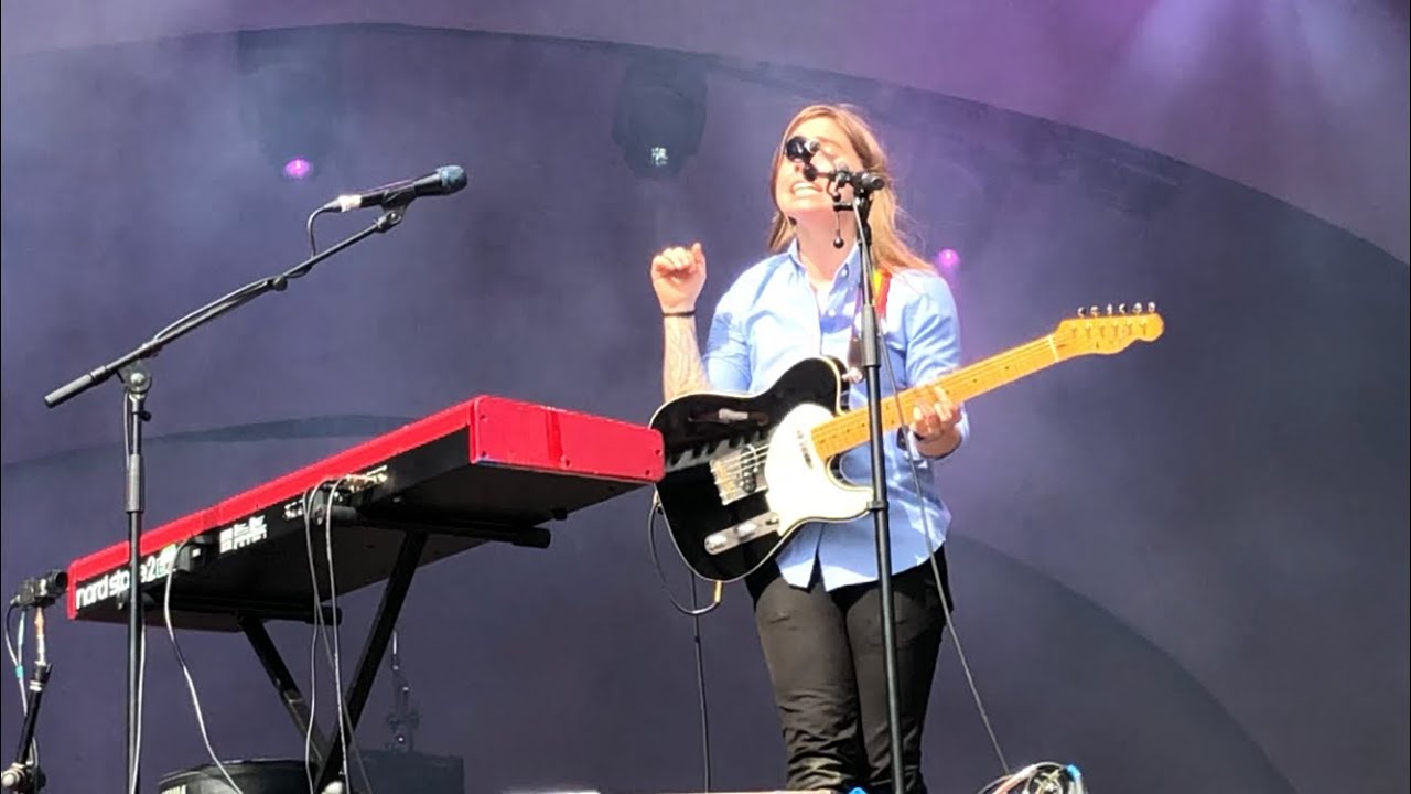 Julien Baker - Sour Breath (Live @ All Points East, London)