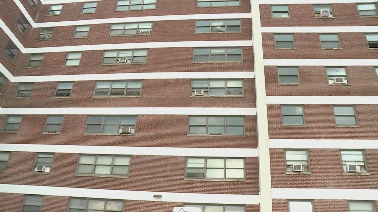 East St. Louis residents upset over living conditions at senior building