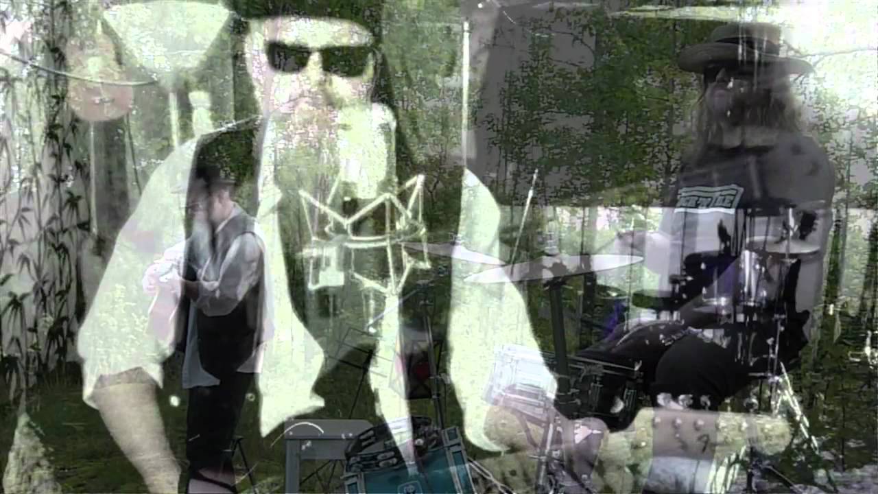 Kylmä Kivi - Penkki, puu ja puistotie
