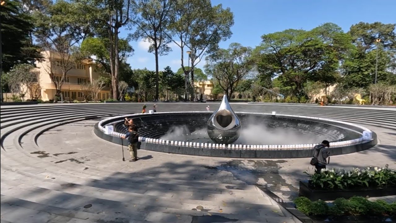 Bên Trong Công Viên Số 1 Lý Thái Tổ - Đài tưởng niệm nạn nhân Covid-19