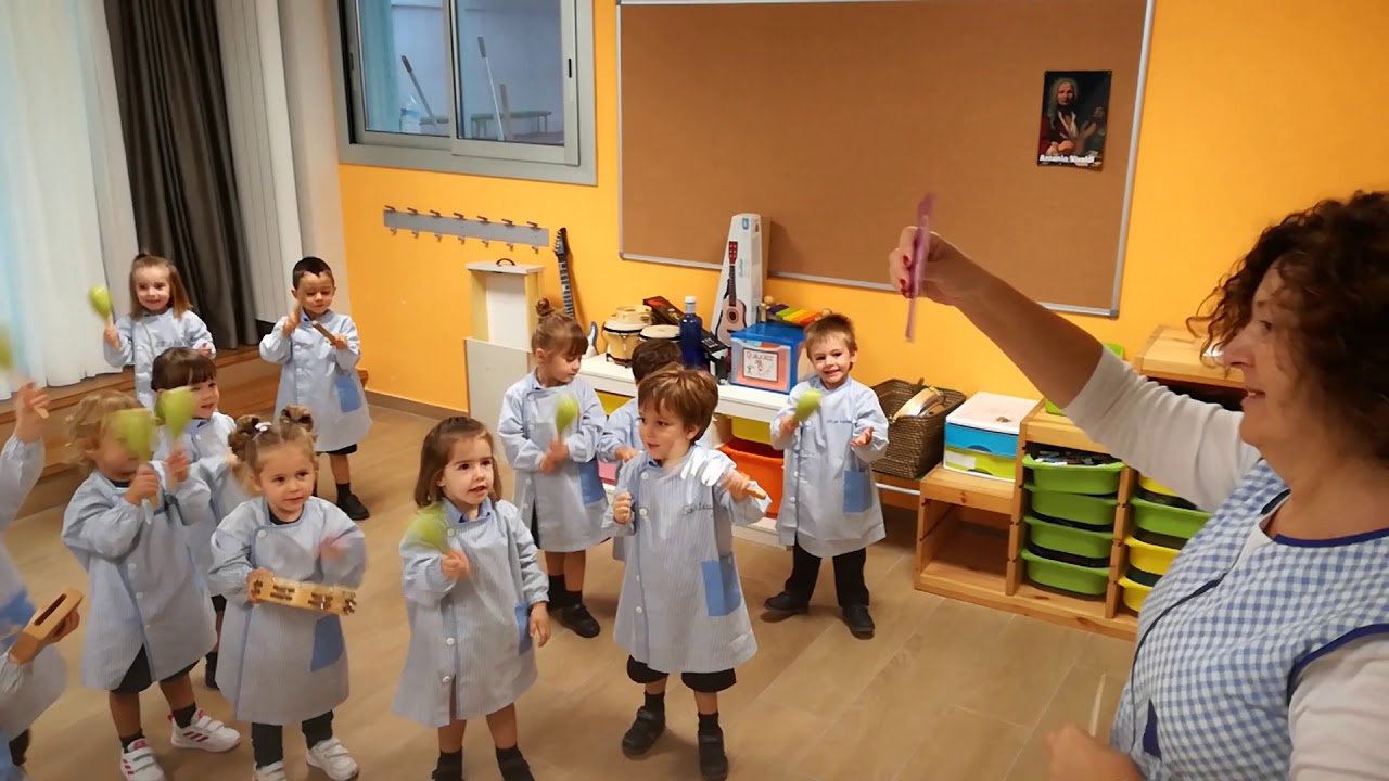 Els Ossos EI3c a l'aula de m&uacute;sica