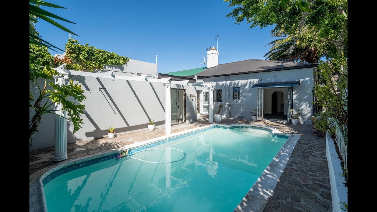 3 Bedroom House For Sale in Harfield Village, Cape Town