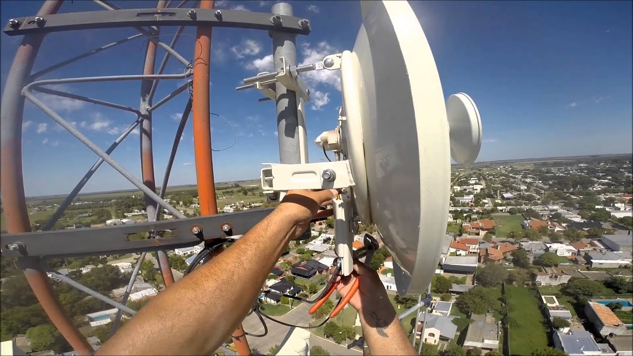 Subiendo torre a cambiar un Rocket M5 por Rocket Titanium