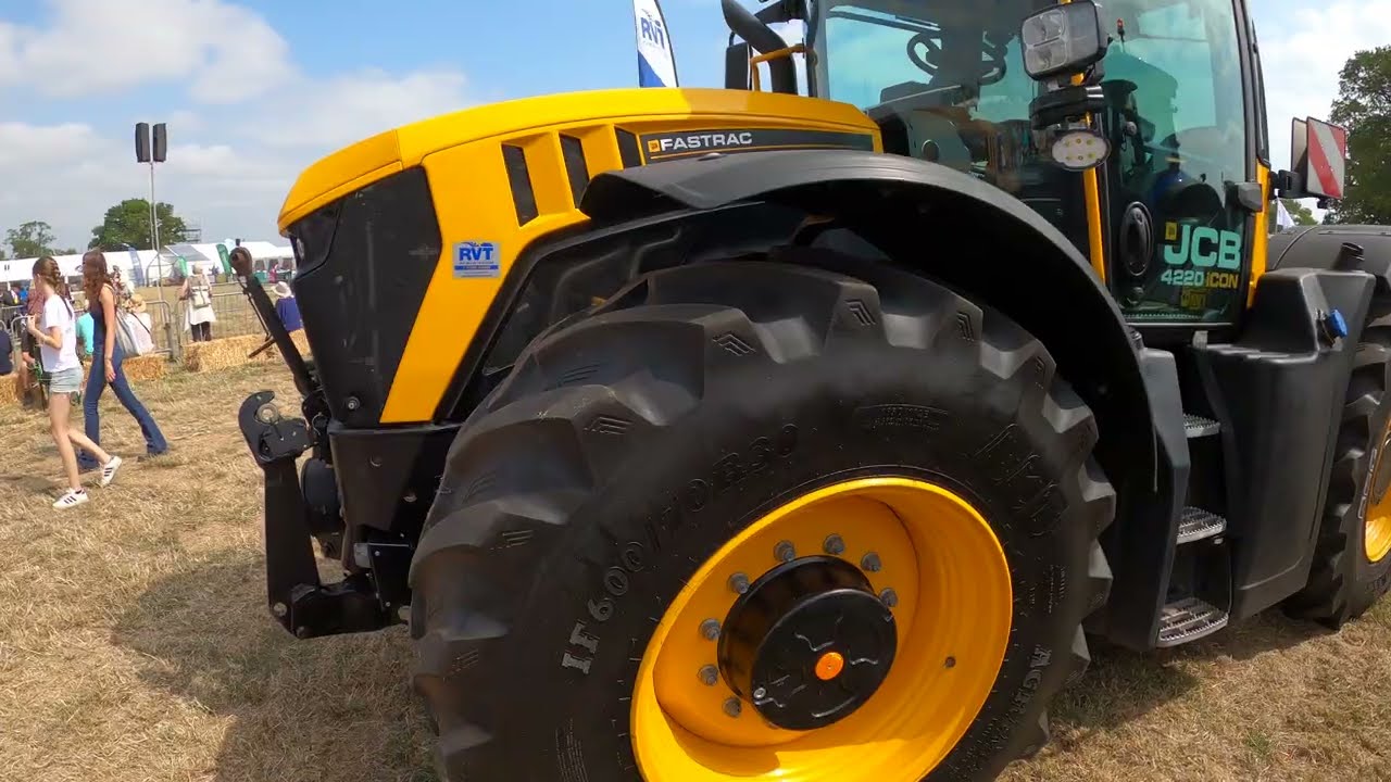 Тягач JCB Fastrac 4220 Icon 2023 года выпуска, 6,6-литровый 6-цилиндровый дизельный (235 л.с.), п...