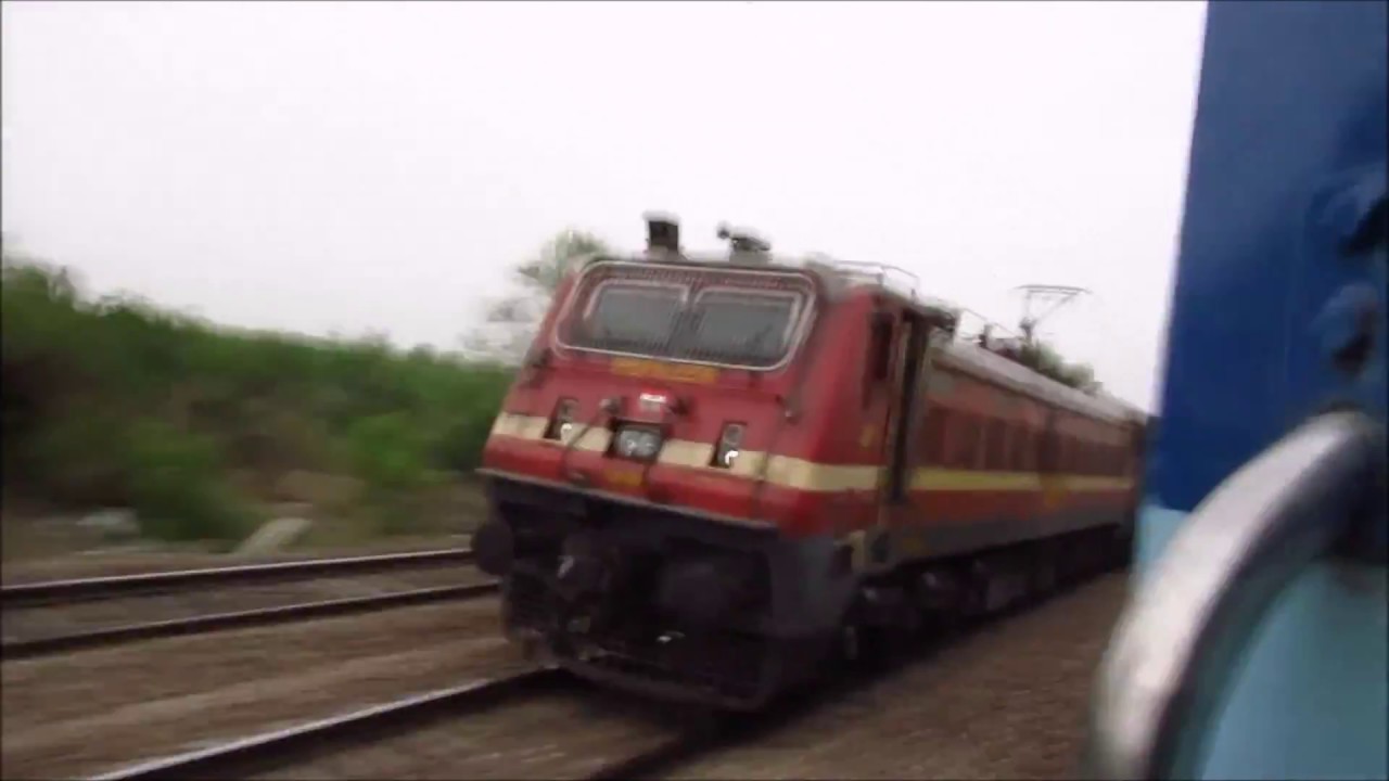 Indian Railways | Parallel Overtake.. Kerela Sampark Kranti madly chases Indore-Amritsar Express.!