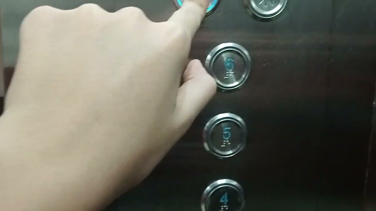 RECH Traction elevator at bengkong Golden bay hotel vs Golden cafe Batam center (Left)