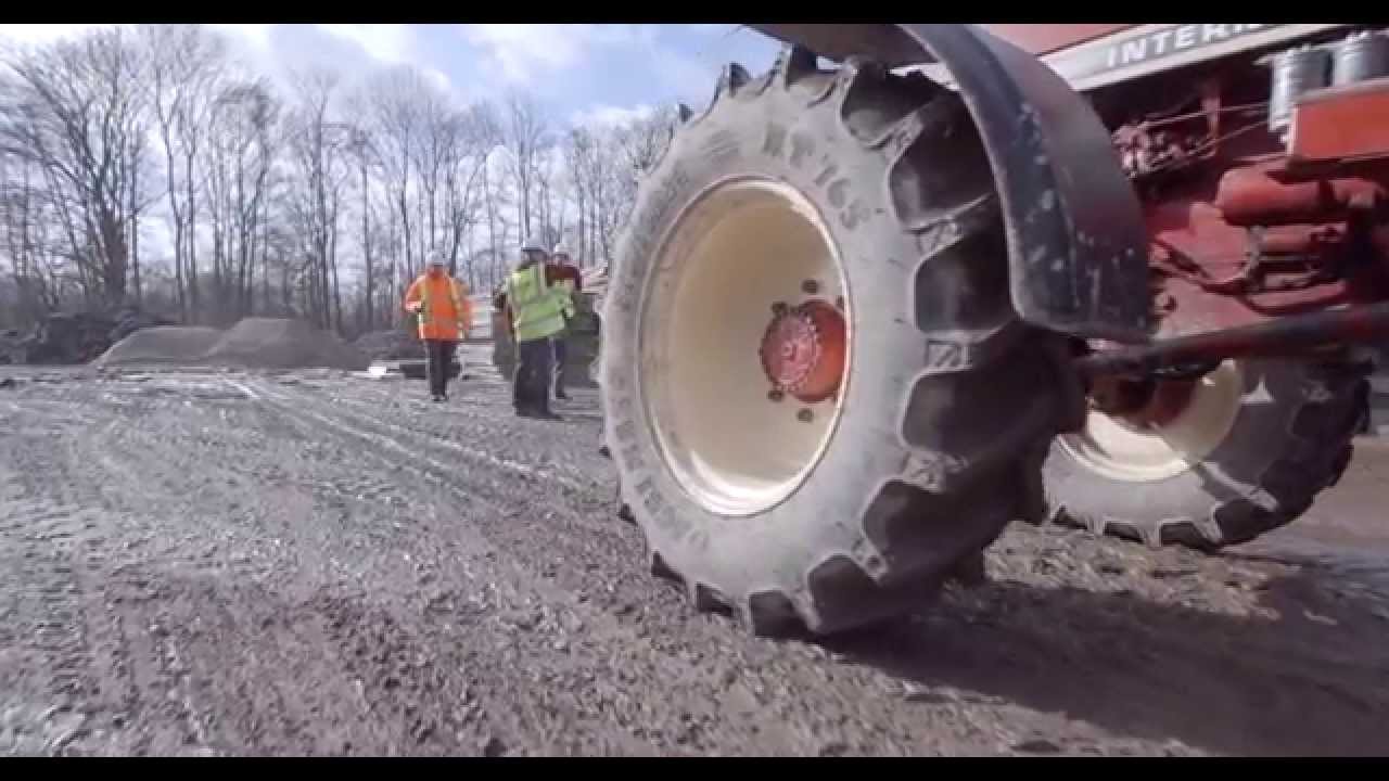 Update 3 Bouw nieuw Thialf; vloer eruit, heipalen erin!
