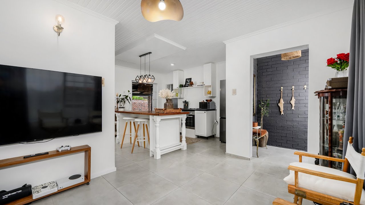 8 Aimee Road, Lorraine