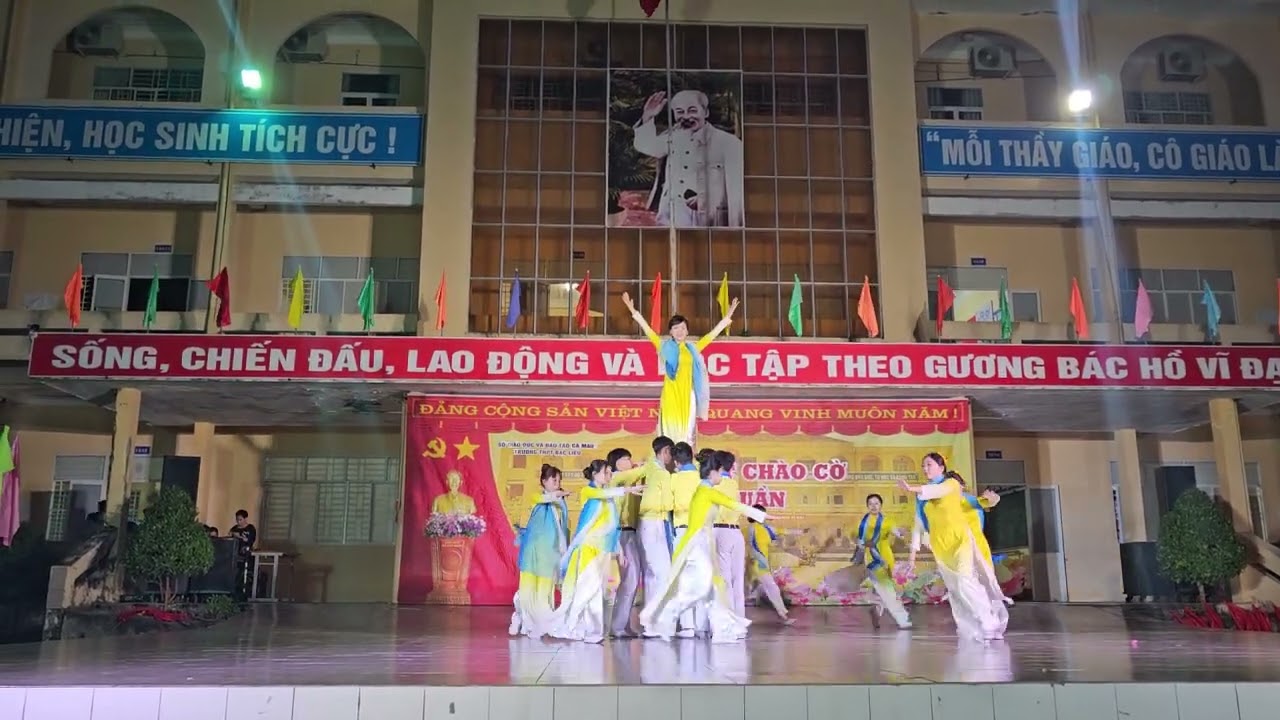 Duyệt VN MĐMX 2026 - Lớp 11C1 - Mùa xuân dưới ngọn cờ Đảng