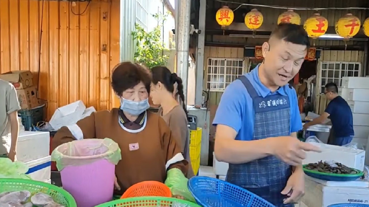 興達港觀光漁港海鮮拍賣興達港王中皇海鮮叫賣直播0322