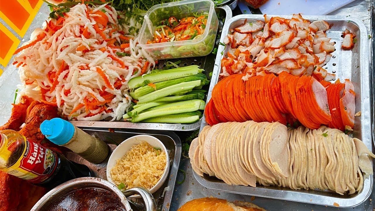 Liên tục hết bánh mì vì chủ lò cũng không kịp giao - Vi Na TV