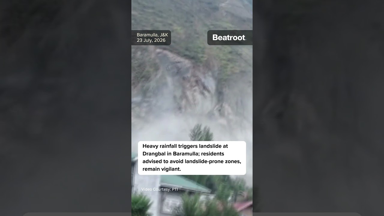 Heavy rainfall triggers landslide at Drangbal in Baramulla. #shorts