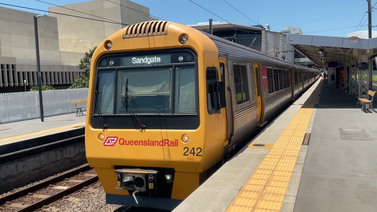 (Town Horn Toot) Sandgate SMU242 Departing South Brisbane Train Station Platform 2