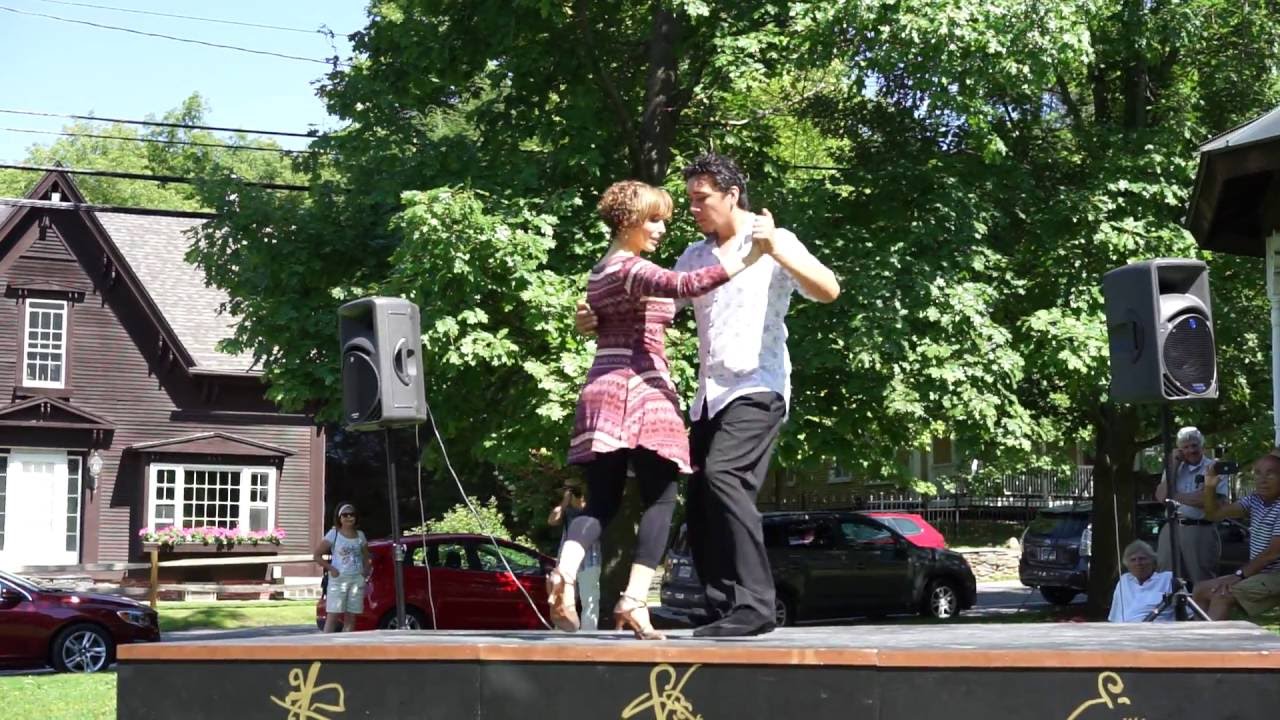 Miriam Larici y Leonardo Barrionuevo dancing to 
