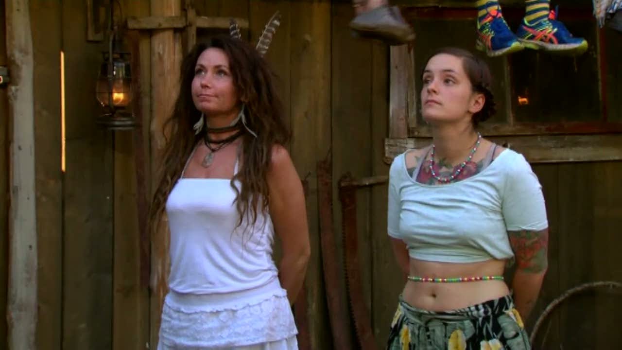 Sara-Marie Costa och Pernilla Wallette möts i tinget - Farmen (TV4)