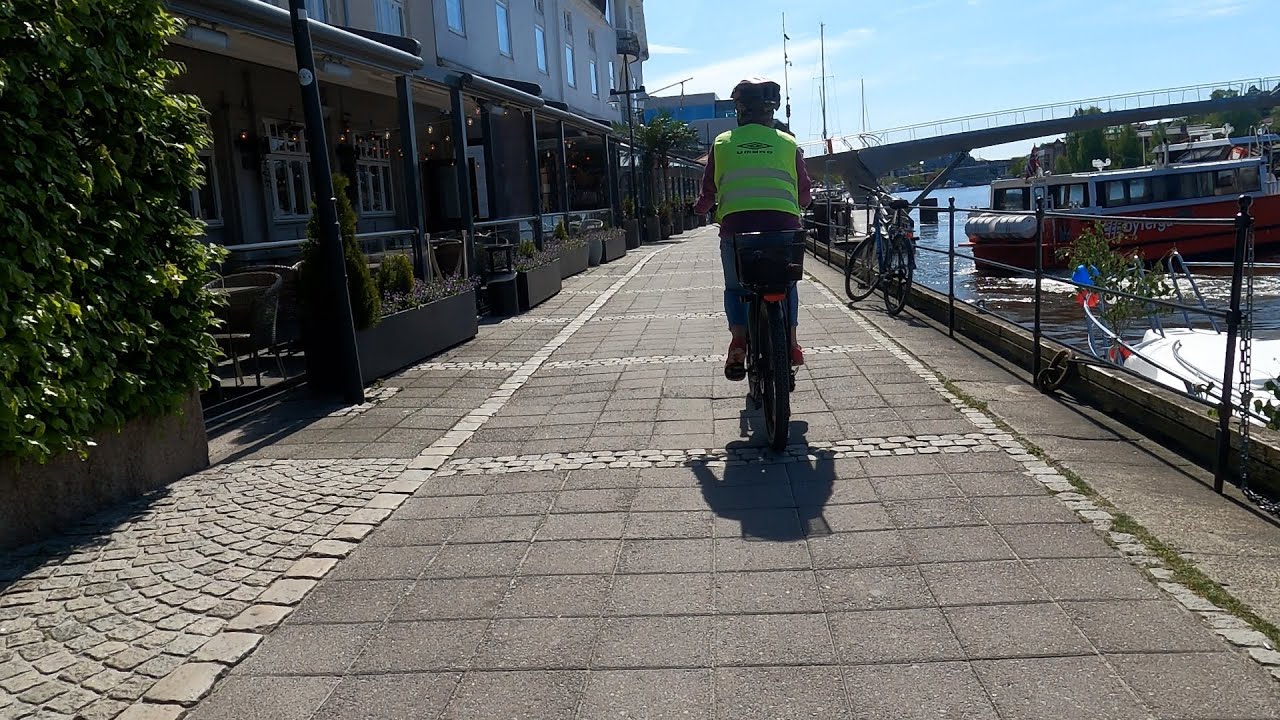 Fredrikstad  til Sverige på sykkel  -  minutt for minutt