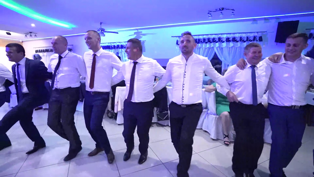 Heca Kieca - jedna z zabaw weselnych w naszym wykonaniu. Kto lepiej śpiewa... Panie czy Panowie? :)