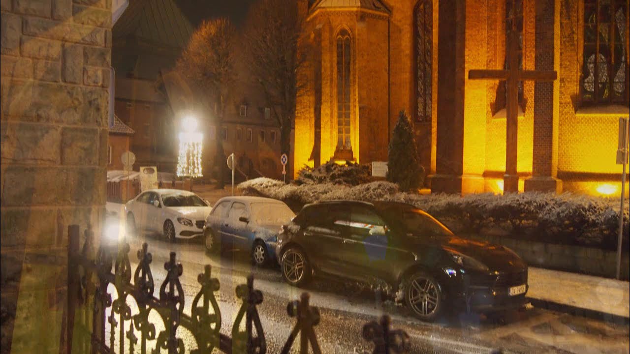 Kołobrzeg 1 stycznia 2021. Wieczór, zaśnieżone ulice i parki. Zimą to miasto ma swój bezcenny urok