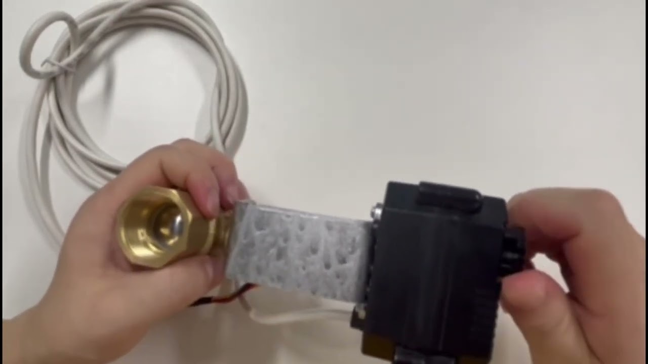 How motorized ball valve with manual override works?