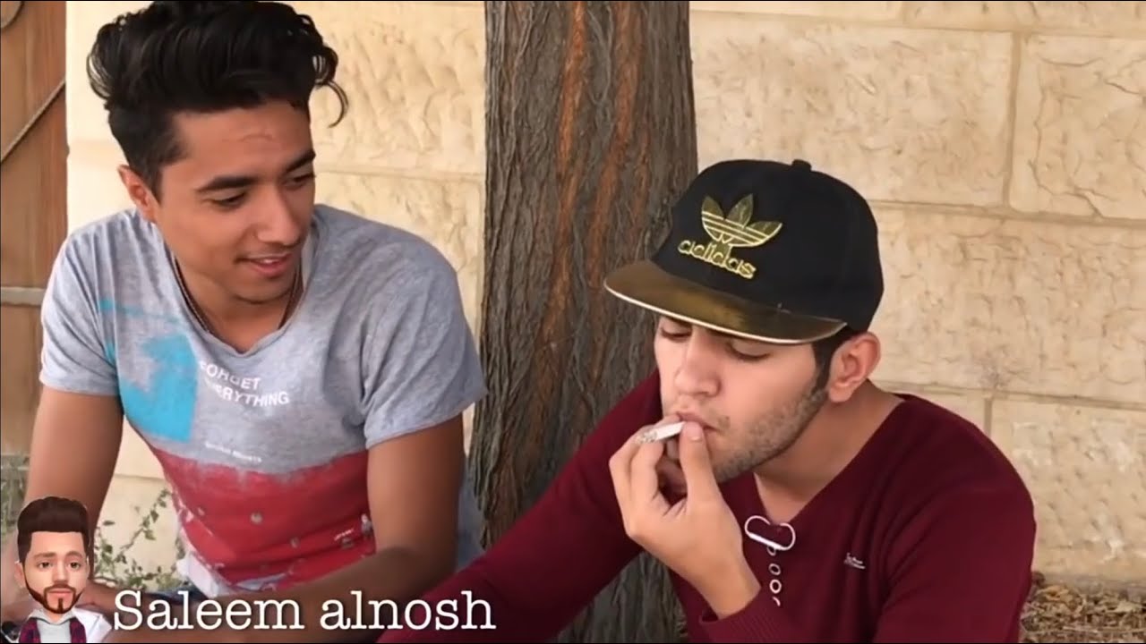 لما صاحبك يعلمك الدخان وأبوك يمسكك 😂🚬.