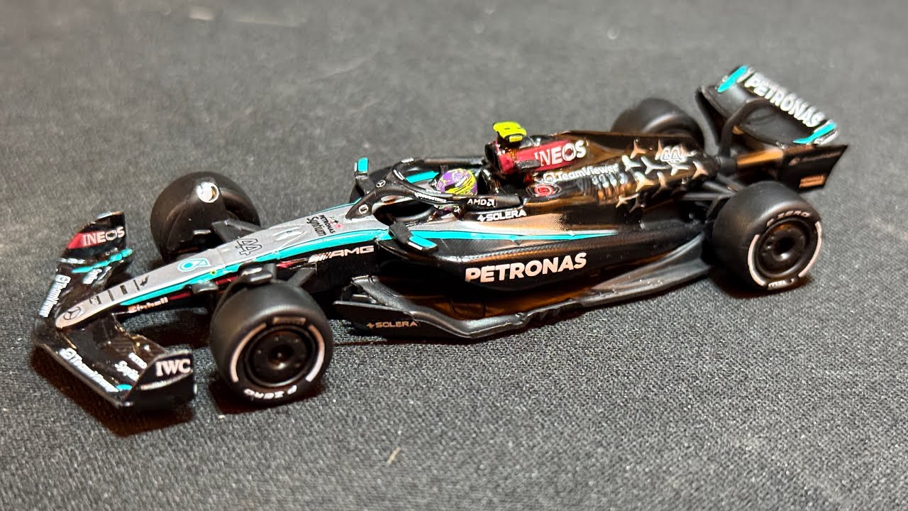 Spark 1/64 Mercedes W15!!