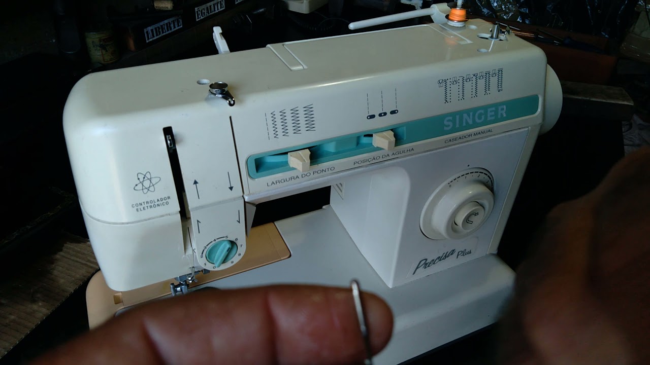 Como passar a linha na máquina de costura Singer Precisa Plus? Simples,  vem comigo ...