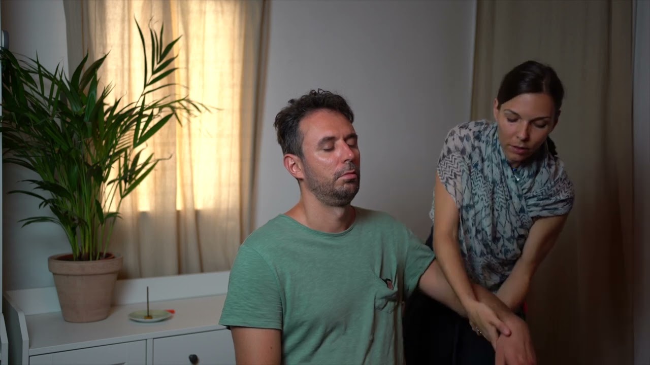{ASMR HU } Mély relaxáció fej- és nyakmasszázs és suttogással