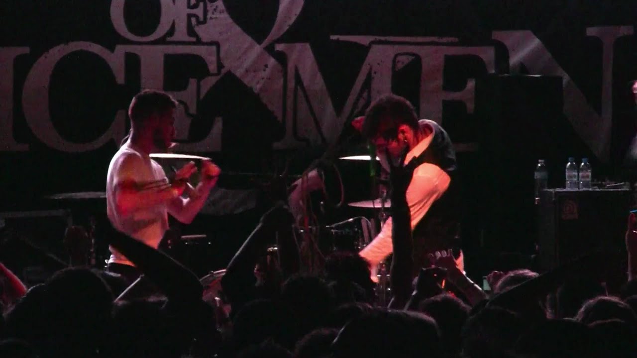 2011.04.09 Woe, Is Me - Hot N Cold (Live in Chicago, IL)