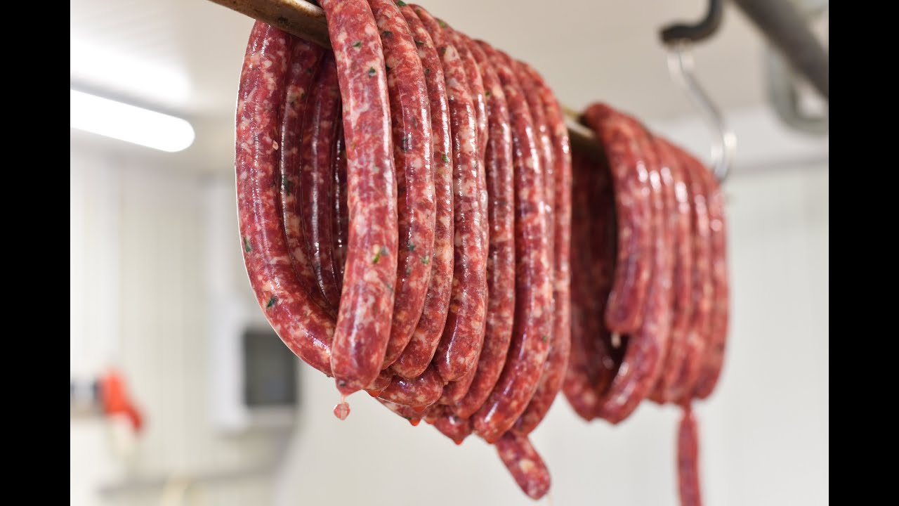 Wildschwein-Grillwurst mit B&auml;rlauch und K&auml;se