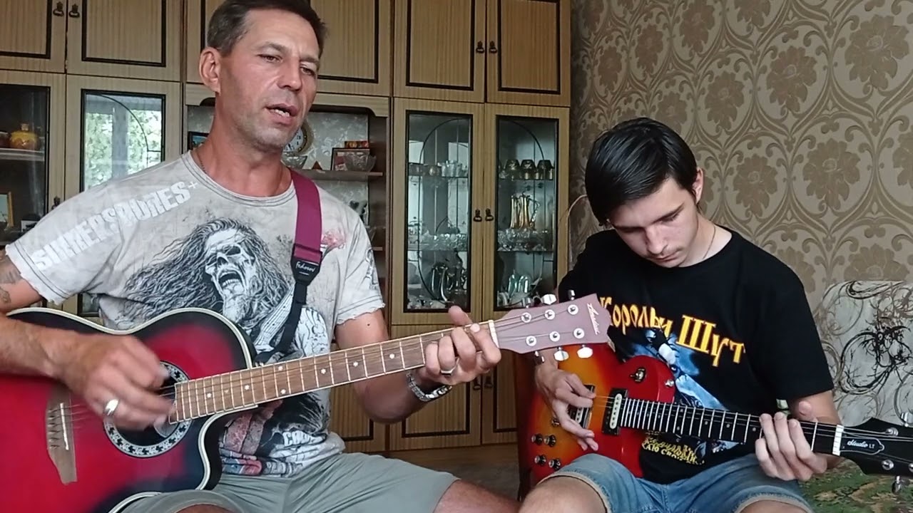 СПОКОЙНАЯ НОЧЬ(В.Цой). Первая наша пробная запись с сыном. На то время он играл 1г и 3 месяца.