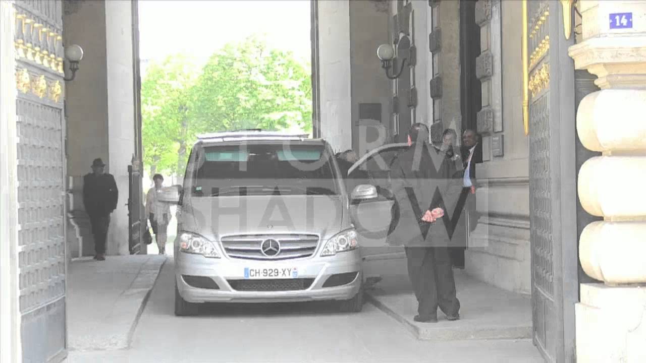 Victoria Beckham and kids going to Nike store in Paris BAD !!!!!!