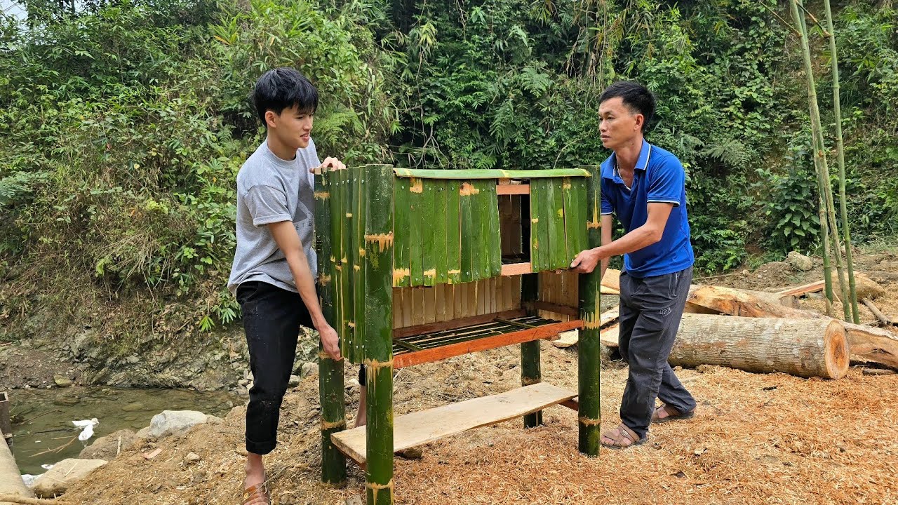 Quang and his father designed a dish rack made of bamboo - Cooking and house cleaning