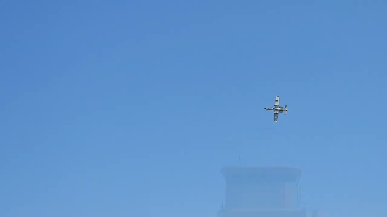 A 10C Thunderbolt 2