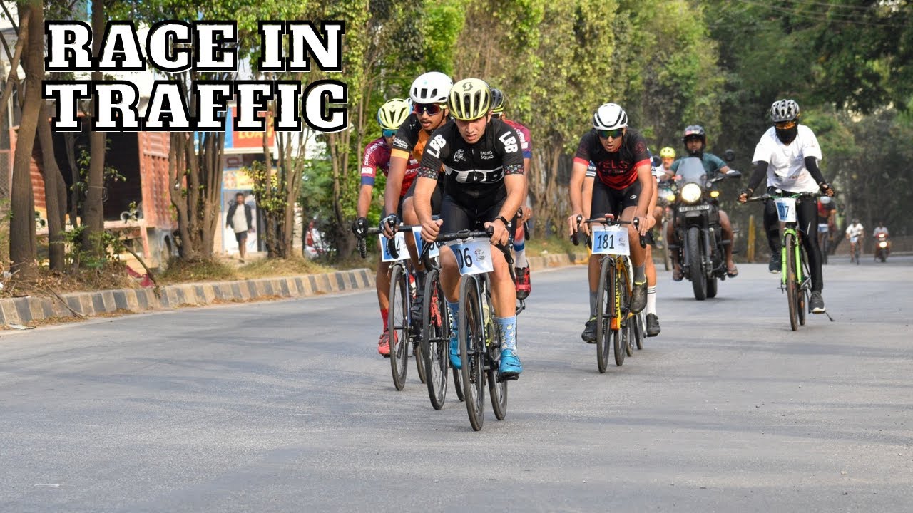 Гонка Cyclothon Criterium по пробкам в Банглоре.