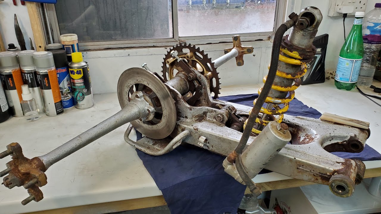 Yamaha TRI-Z250 rear axle disassembling