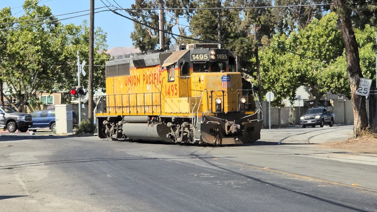 [HD] Union Pacific LWS82 San Jose Local on the Zone 5 Industrial Lead with Street Running!