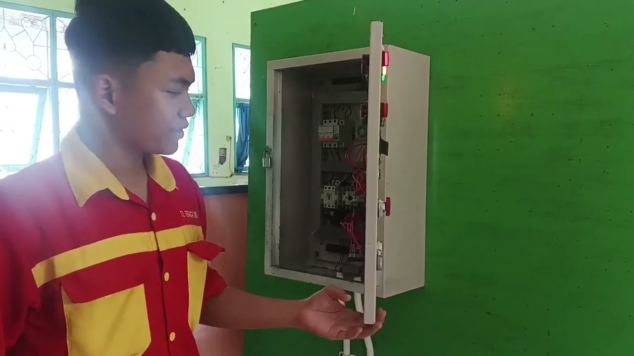 Rangkaian Kendali Motor 3 Fasa Starting Dua Arah Putar Otomatis Menggunakan (Timer Delay On) 