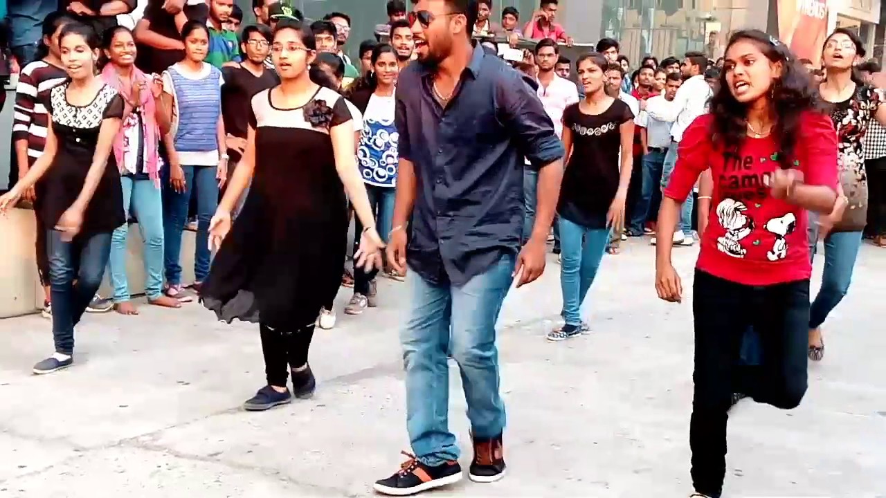 Raghu chakravyuh 2k17 flash mob at chitralaya