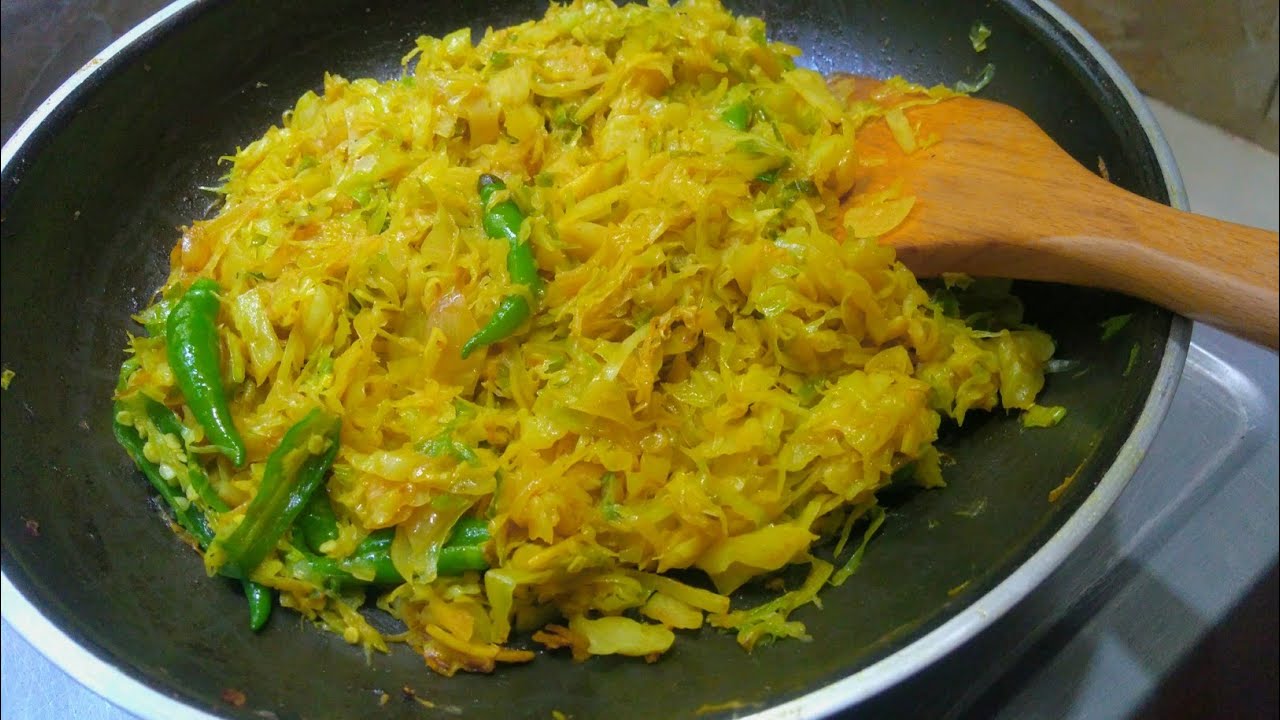 এভাবে পাতাকপি ভাজি করে দেখুন ভাতের সাথে মাছ-মাংস কিছুই লাগবেনা। Only 5 minutes Cabbage Fry recipe.