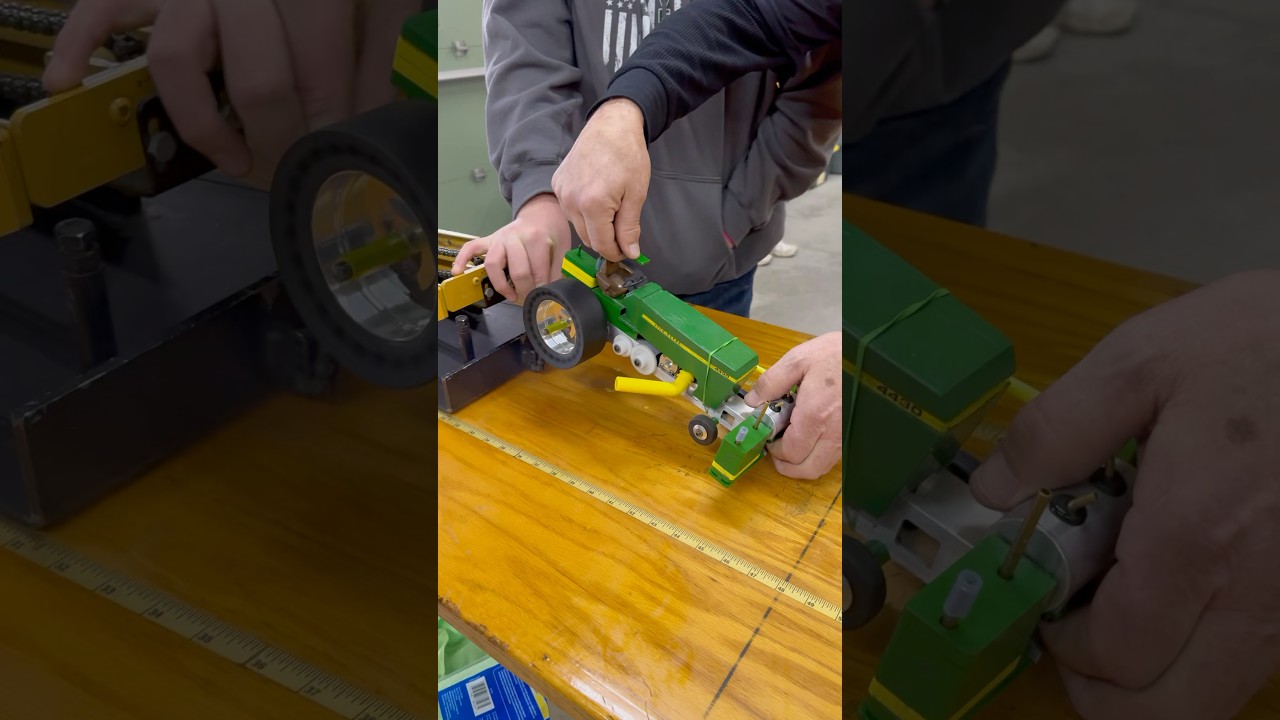 ANGRY John Deere!! #tabletoppulling #nitro #tractorpulling